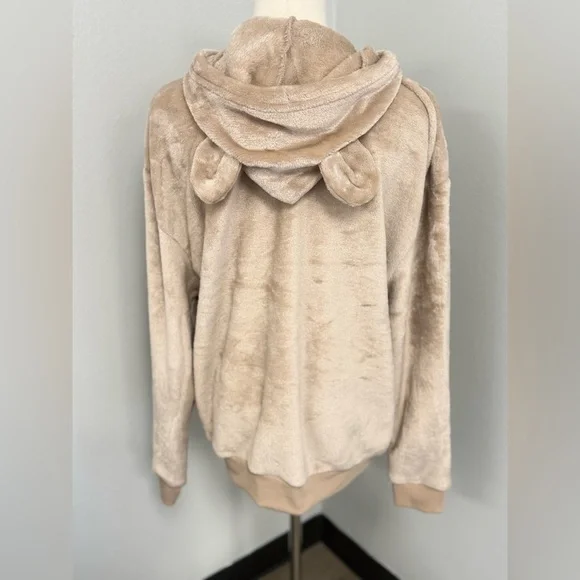 Winnie The Pooh 100% Polyester Super Soft Pullover Sweatshirt - Picture 2 of 7